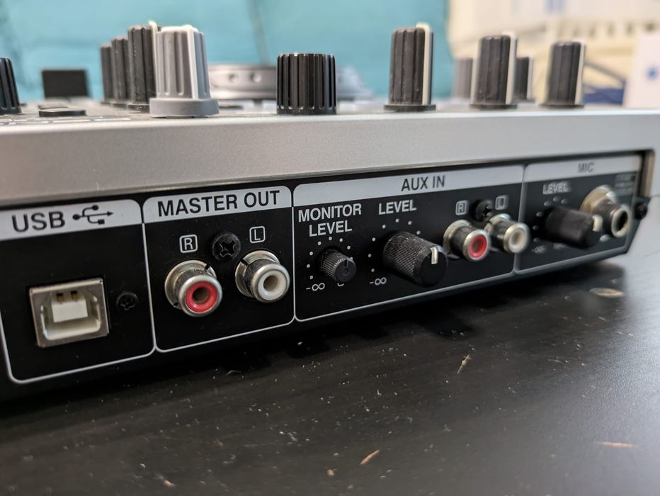 DENON DJ controller MC2000