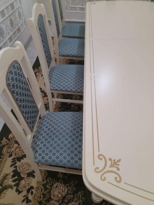 Стол со стульями