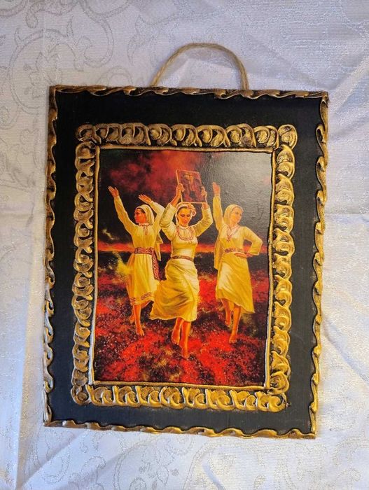 Картини размер 25/25 см на дървена основа.