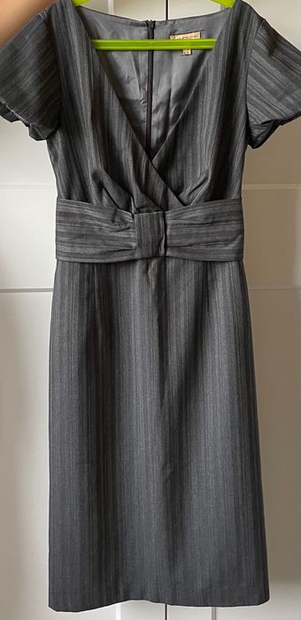 НОВА Стилна Рокля, бутикова-сива, фин плат вълна, XS размер