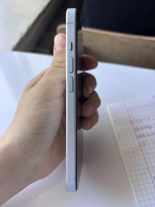 Айфон 15 в голубом цвете