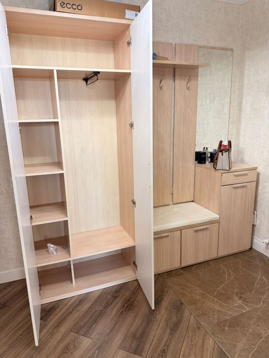Продам шкаф в прихожую