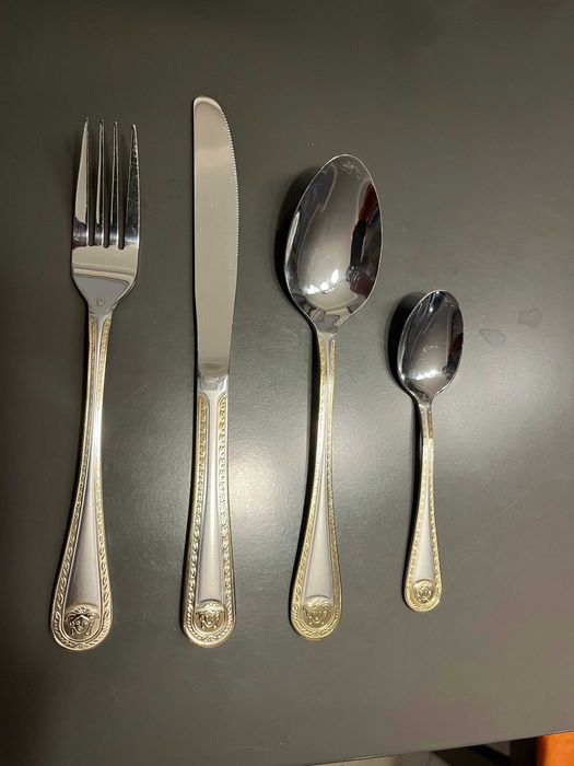 2 комплекта прибори (2х24) Версаче