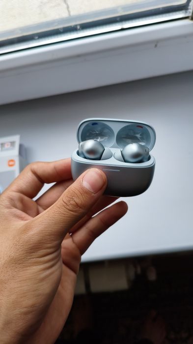 Продам наушники Redmi buds 8 pro