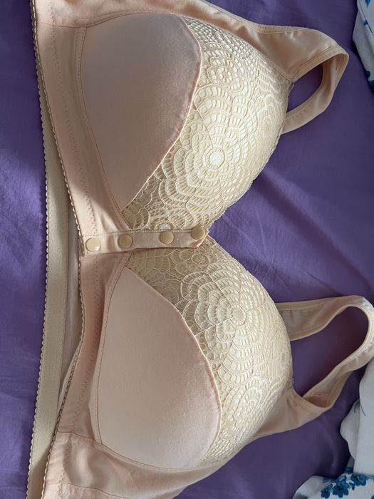 Удобен сутиен цвят беж