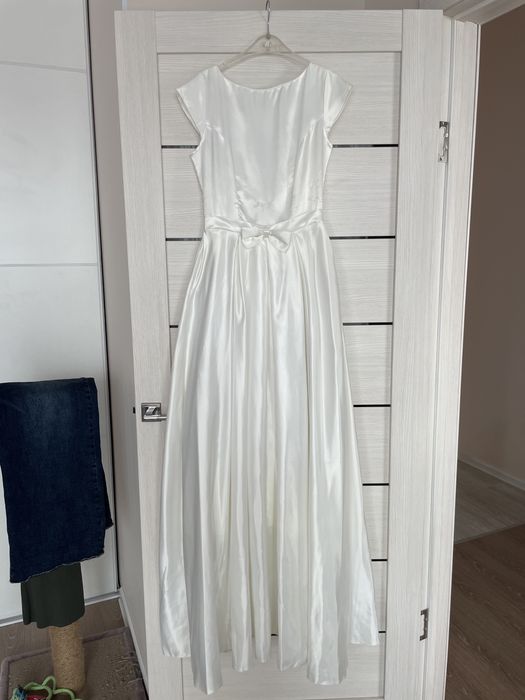 Продам белое платье