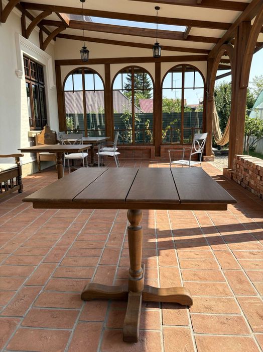 Masa din lemn masiv (la comanda)