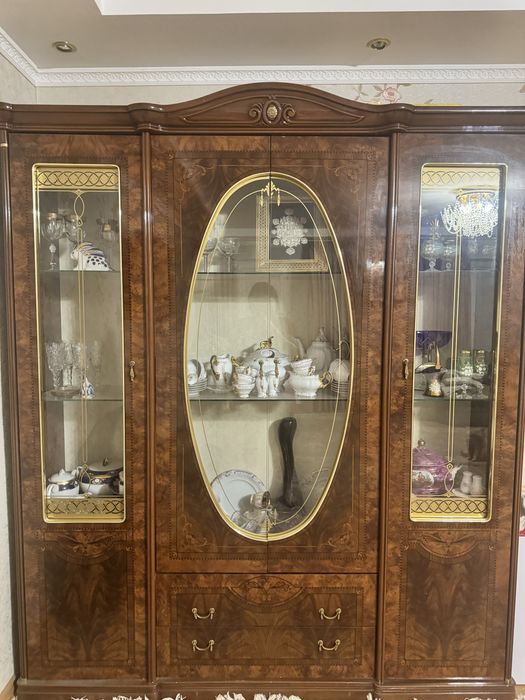 Классический Шкаф-витрина