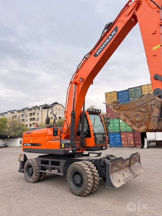 Продается экскаватор Doosan dx210 колесный