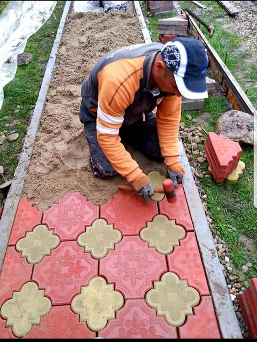 FABRICAȚI-VÂ PAVELE vand forme pavaj matrite dale unelte constructi