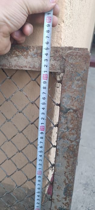 Продам сетку окантованную в угольники.