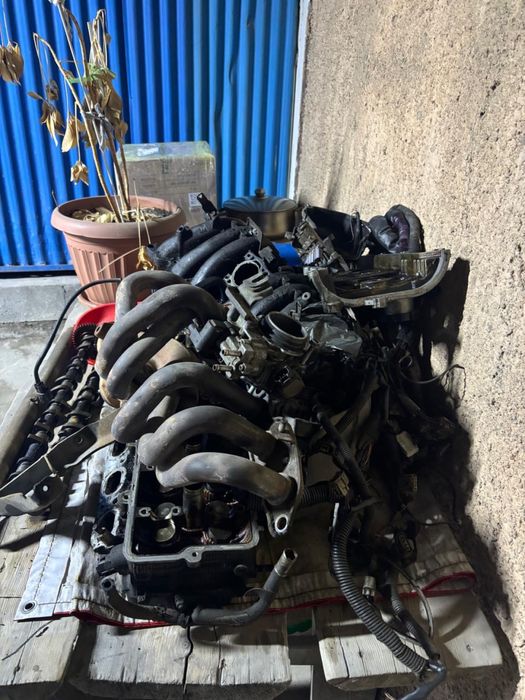 Мотор машины в разобронном виде