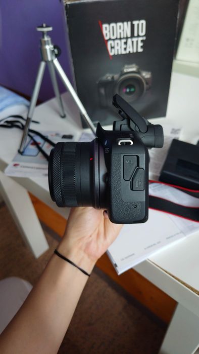 Безогледален фотоапарат Canon EOS R100
