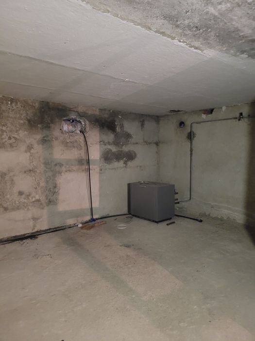 Продам коттедж в черновой отделке с стройматериалом