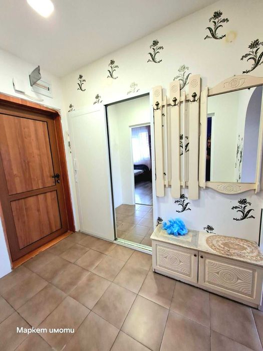 Обзаведен тристаен апартамент