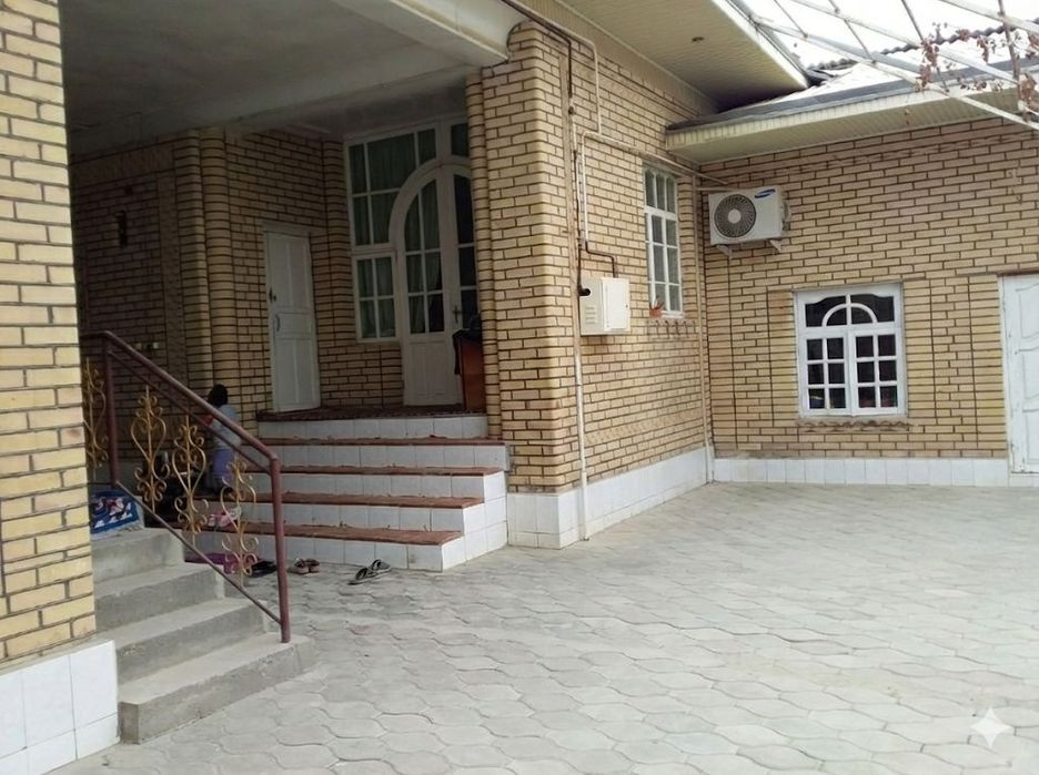 Hovli sotiladi. Navoiy shahar. Umiddan