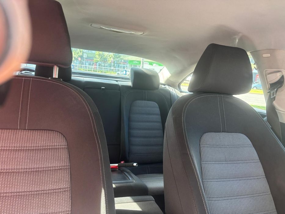 Vând Volkswagen Passat Cc