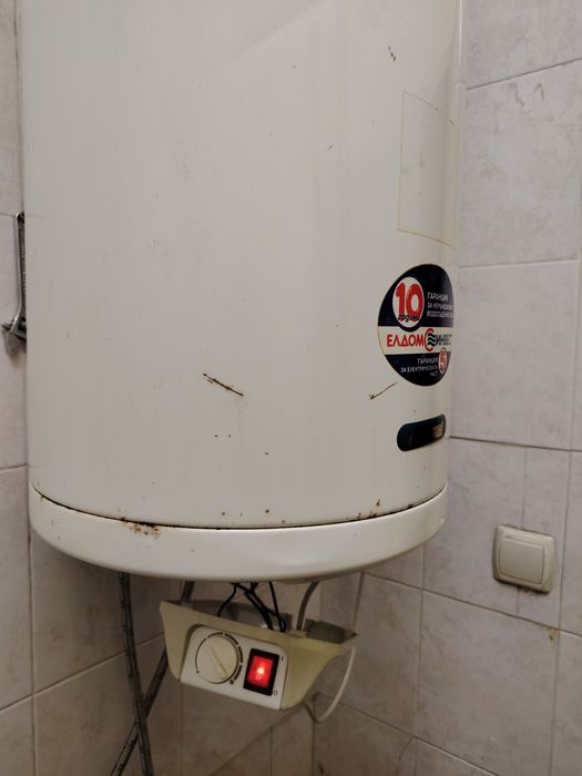 Продавам два неръждаеми бойлера 80 литра