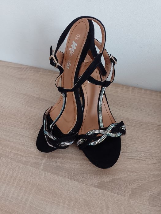 Sandale elegante cu toc înalt