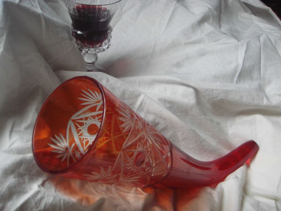 Рожок- рюмка Хрусталь Сверкающий  СССР 200 МЛ Красный .Идел.Состояние