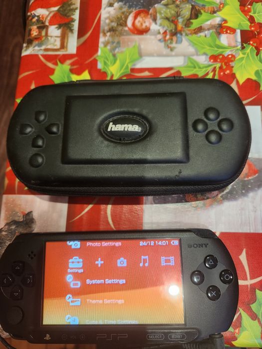 Sony /сони/ PSP E-1004 черна портативна конзола + калъф + 3 игри.