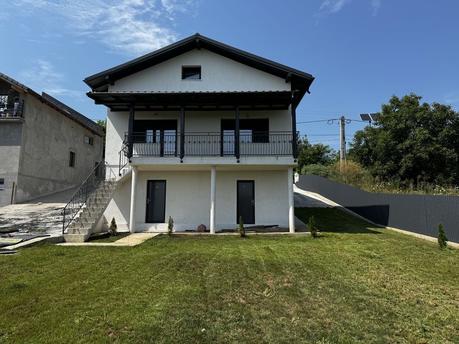 Casa superba de vanzare/inchiriere in Barati, Bacau