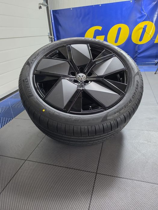 Оригинални VW TOUAREG R-LINE 21” LEEDS + PIRELLI P ZERO