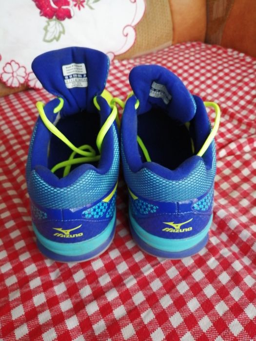 Adidași Mizuno,.