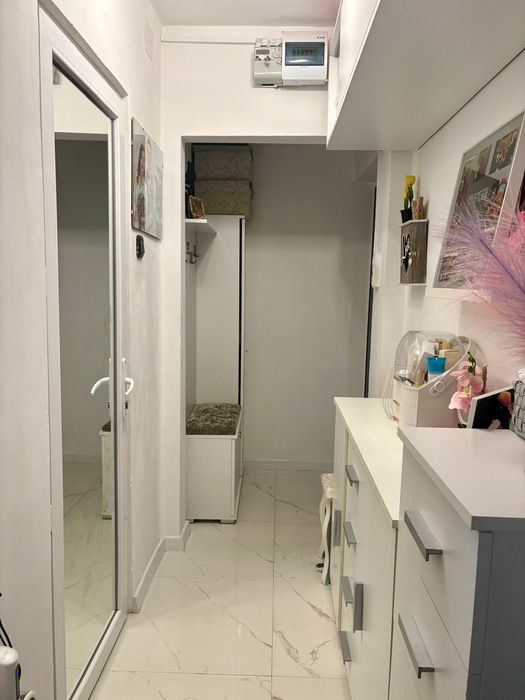 Apartament semidecomandat Valea Roșie