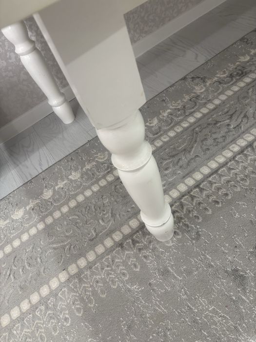 Стол в гостинную