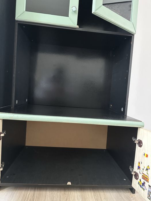 Голям гардероб с рафтове и шкафове