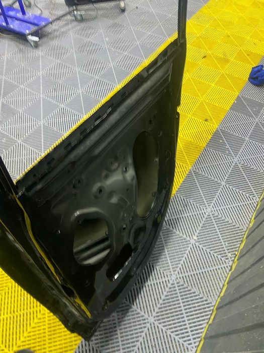 Onix orqa radnoy eshik