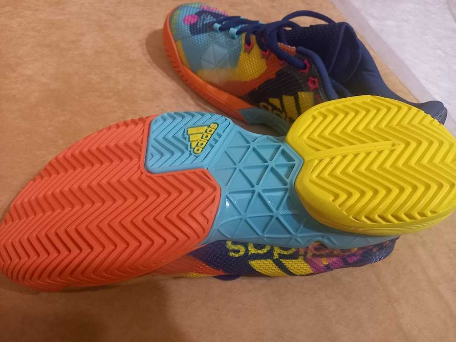 Продам кроссовки Adidas Barricade