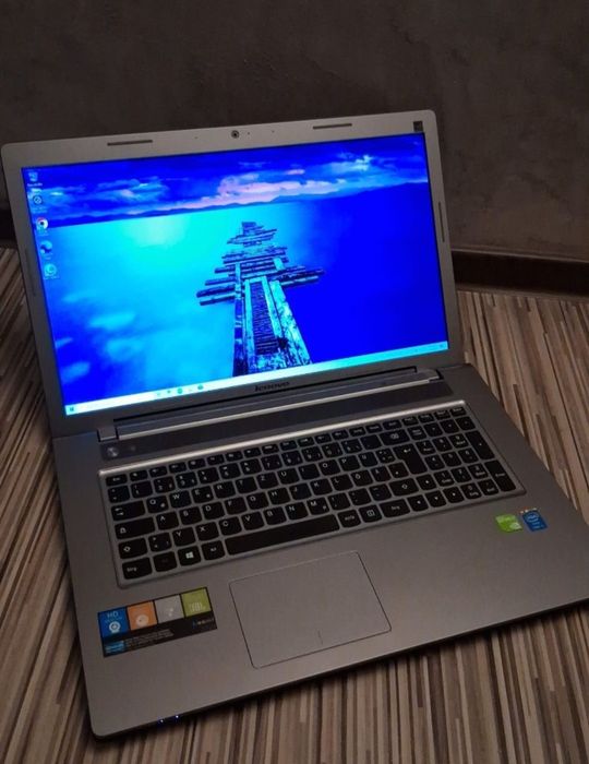 Laptop Lenovo IdeaPad Z710.