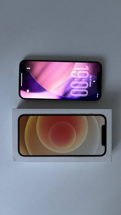 Продам iPhone 12