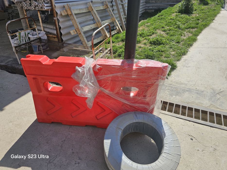 дорожное ограждение пластикого