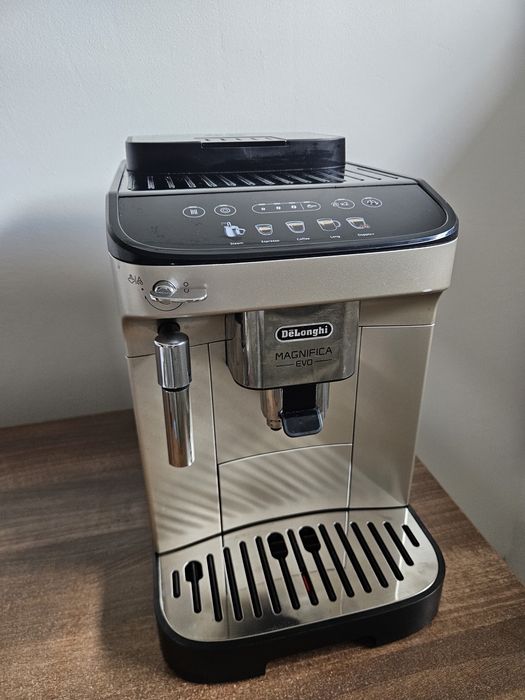 Espressor Delonghi magnifica Evo ca nou! Stare perfecta, fără urme de uzura