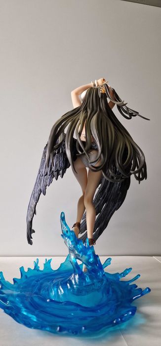 Аниме фигурка чёрные крылья