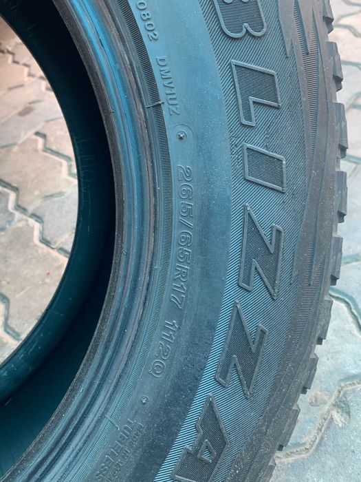 Продам две зимние резины  на Лексус