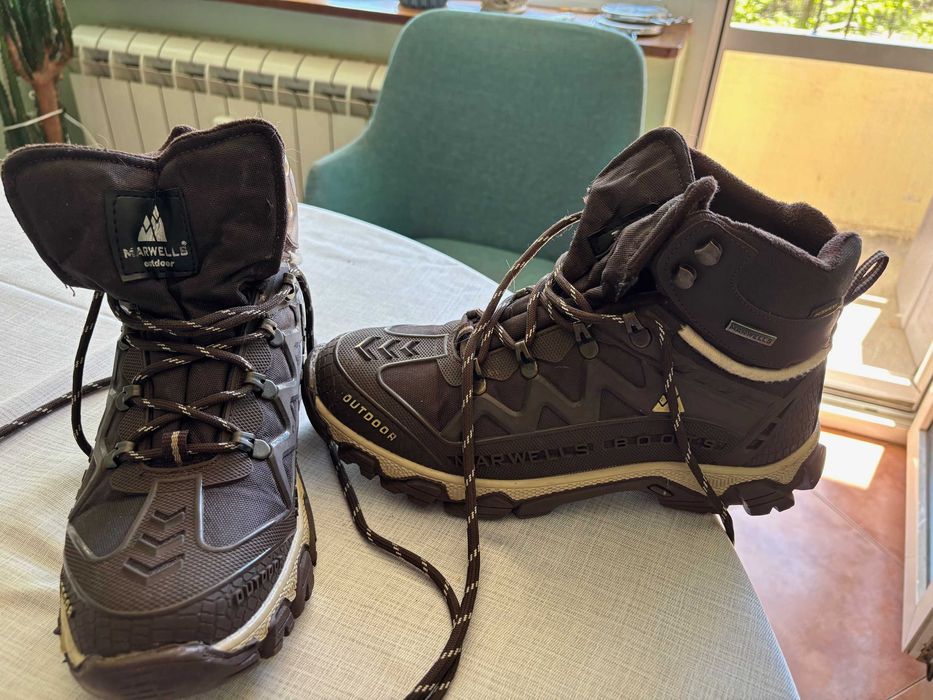 Спортни високи обувки