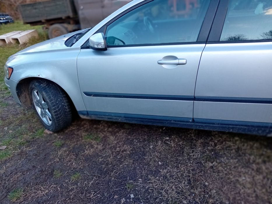 Продавам VOLVO S40 1.6 2006г.Може да не се прехвърля волво  с40