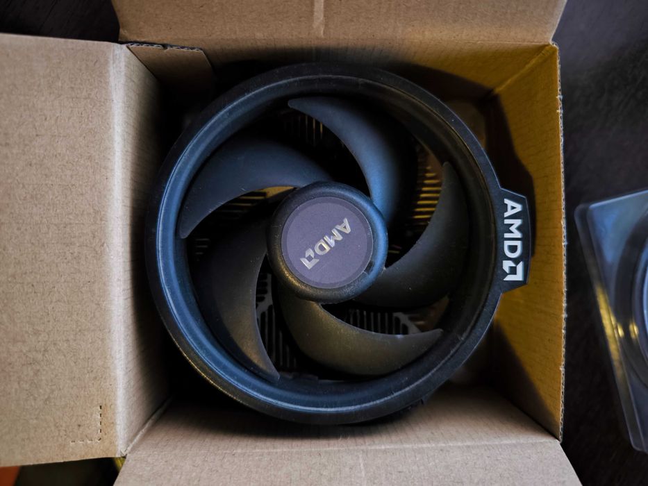 Procesor AMD Ryzen 5 3500X 3.6GHz Socket AM4 Box cu Wraith Stealth cooler inclus