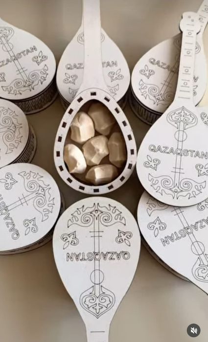 Шкатулки на Той бастар