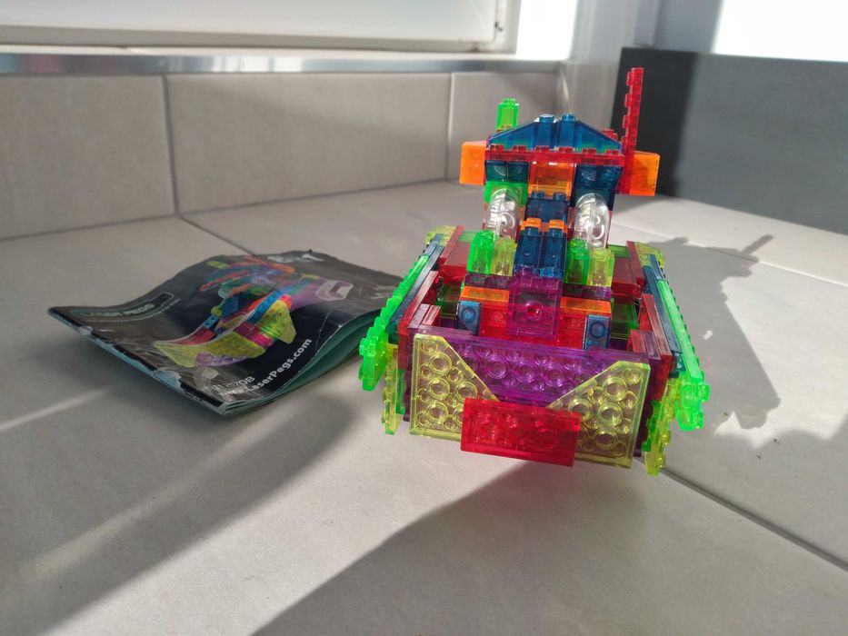 Два конструктора  тип LEGO