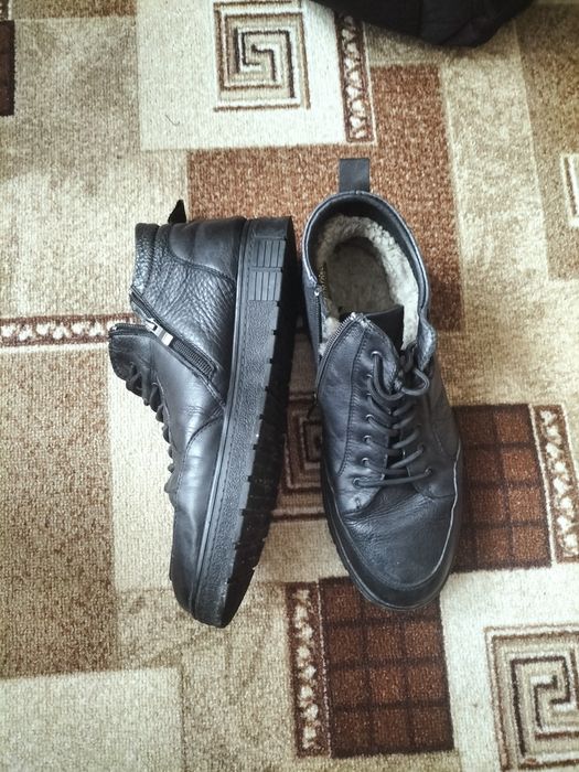 Продам. кожаные внутри цигейка