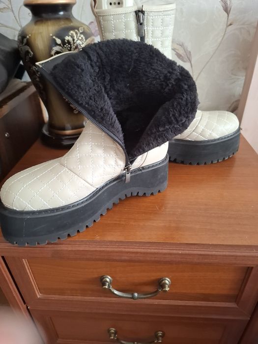 Сапожки женские,срочно