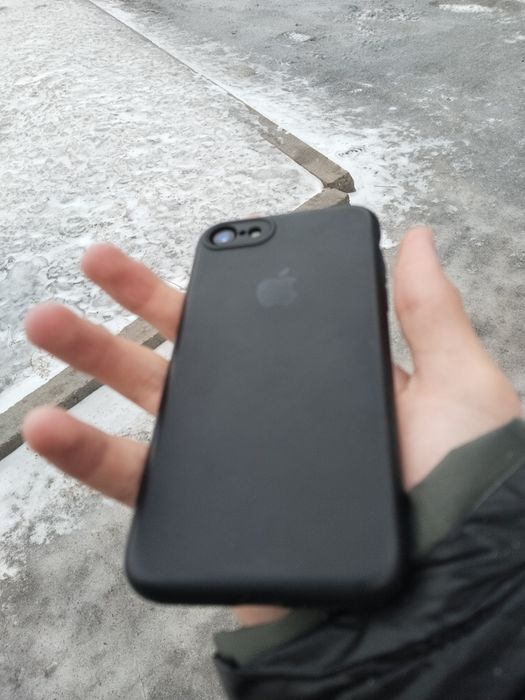 Айфон се 2 поколение (2022)