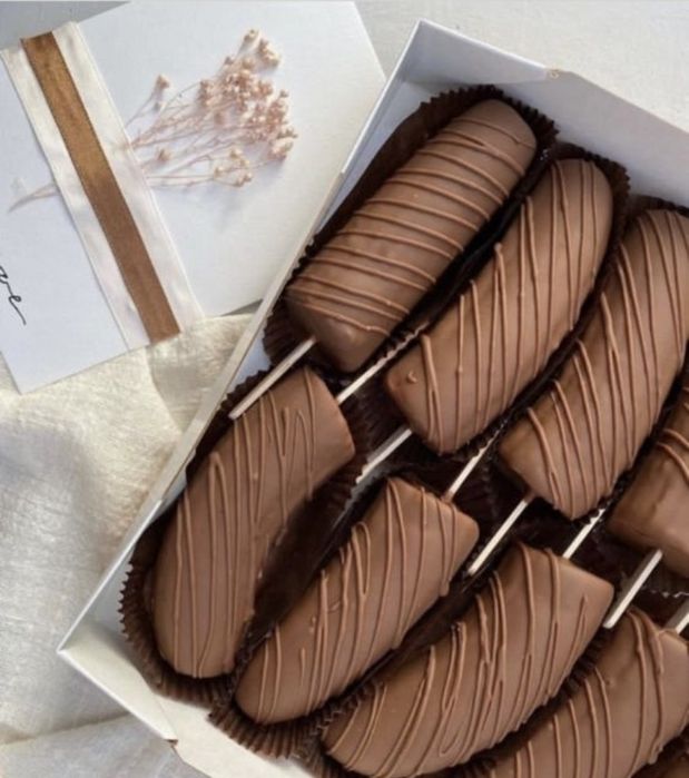 Бананы,финики в шоколаде,пончики!