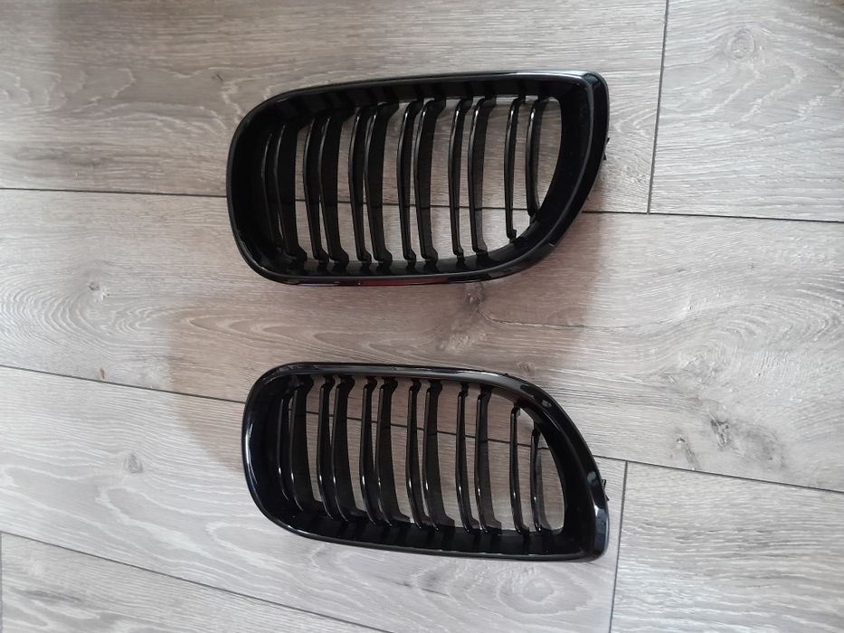 Vand set 2 grile capota  bmw e46 negru lucios 4 portiere (97-05) noi