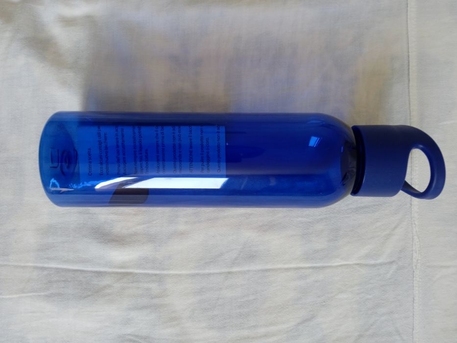 Бутилка пластмасова.